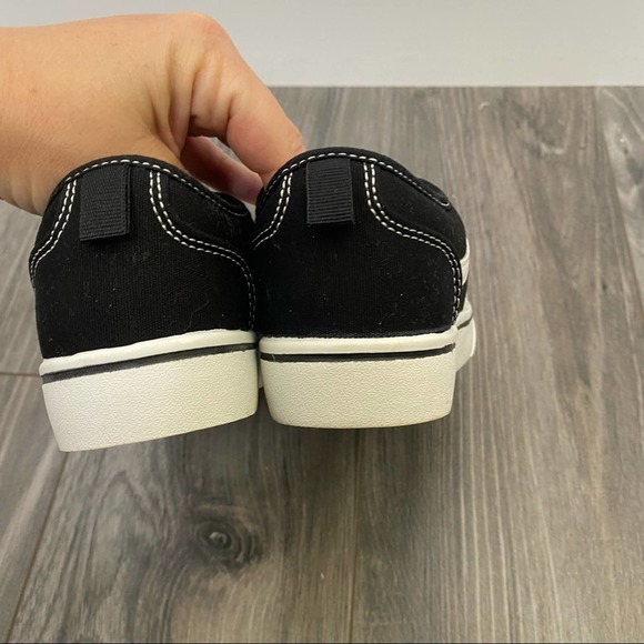 🌈 wonder nation kids sneakers size 2 - Picture 5 of 6